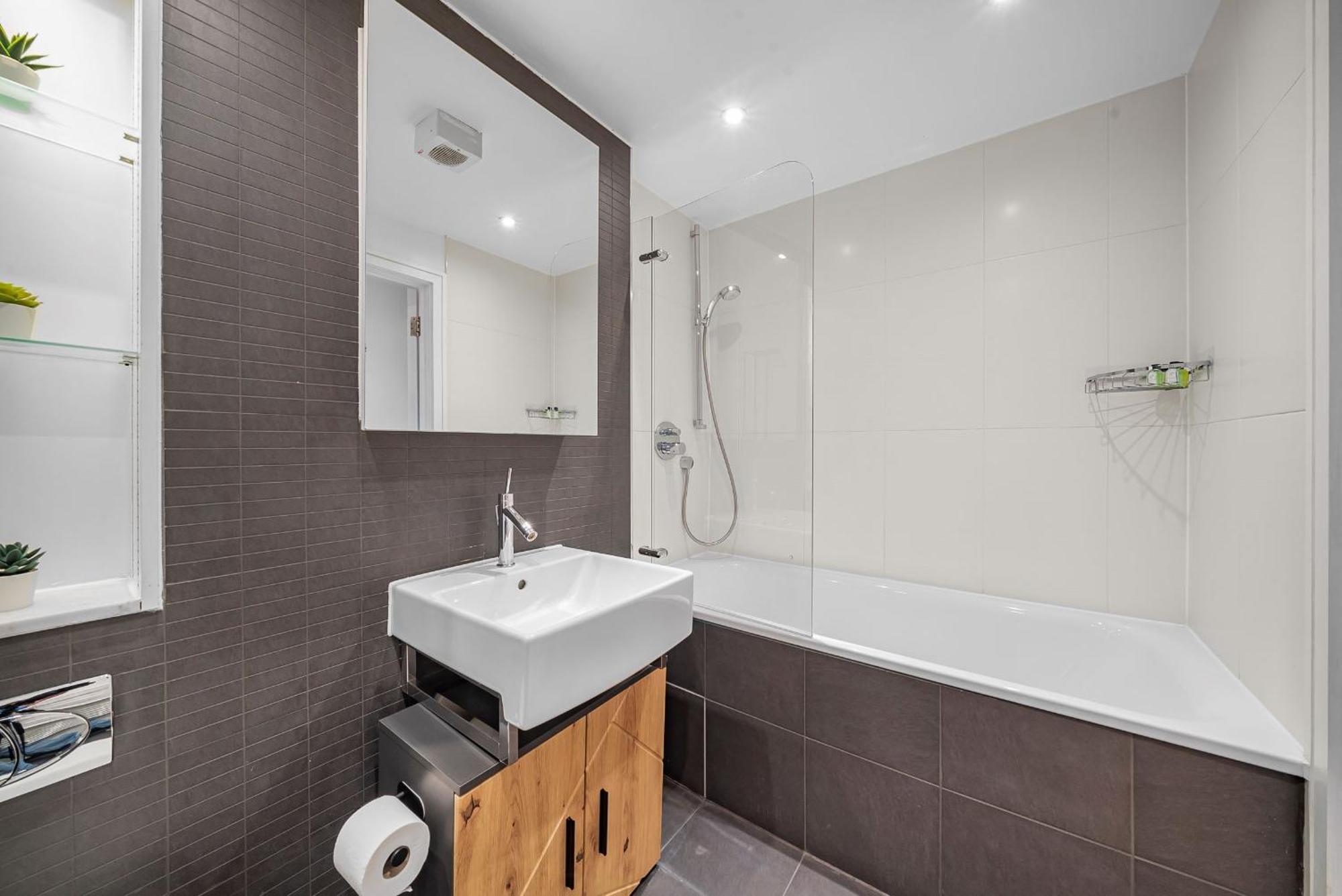 King'S Cross - 2Br With Terrace - Cityapartmentstay London Exterior photo